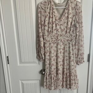 Chic Long Sleeve Floral Dress in Cream and Pink